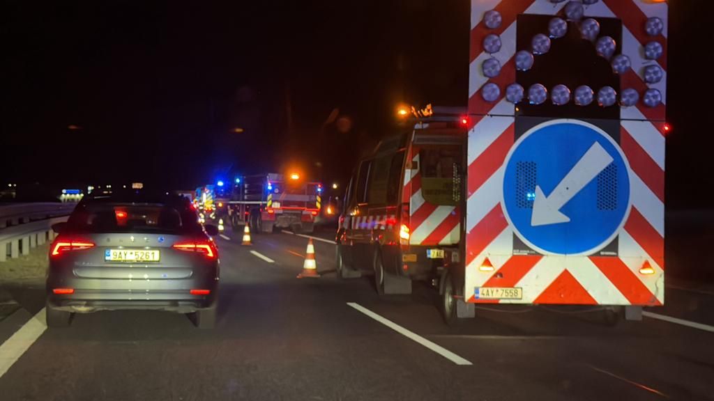 Dopravní nehoda uzavřela dálnici D8 na Ústecku